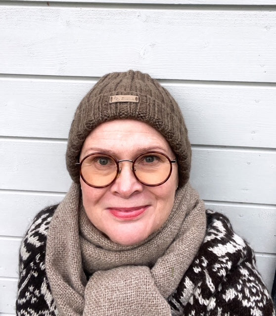 Suklaanruskea pipo_Hannan päässä.